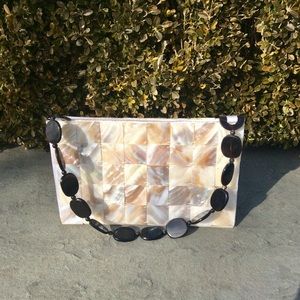 ⬇️$35 Super Sweet Mother of Pearl Shell Bag